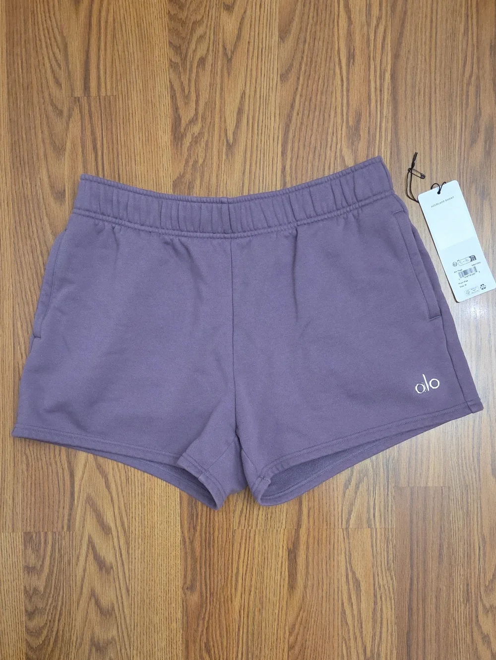Alo Yoga Accolade Shorts Plum Kiss/ Medium